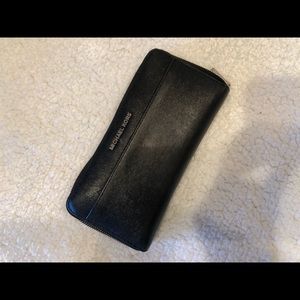 BRAND NEW USED ONCE! MK WALLET